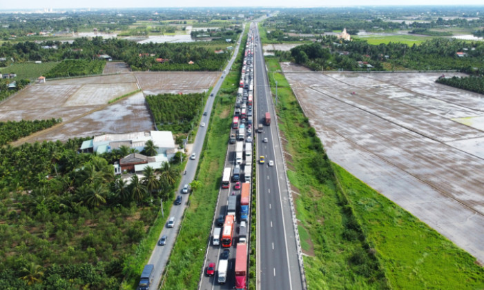 Tai nạn rình rập trên cao tốc TP HCM - Trung Lương