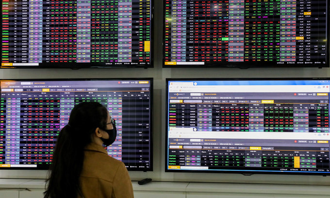 VN-Index closes 3rd session in red