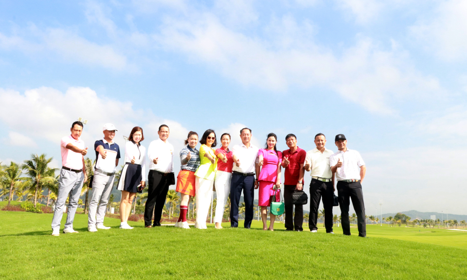 Tuyển golf Quảng Ninh và kỳ đại hội thể thao đầu tiên