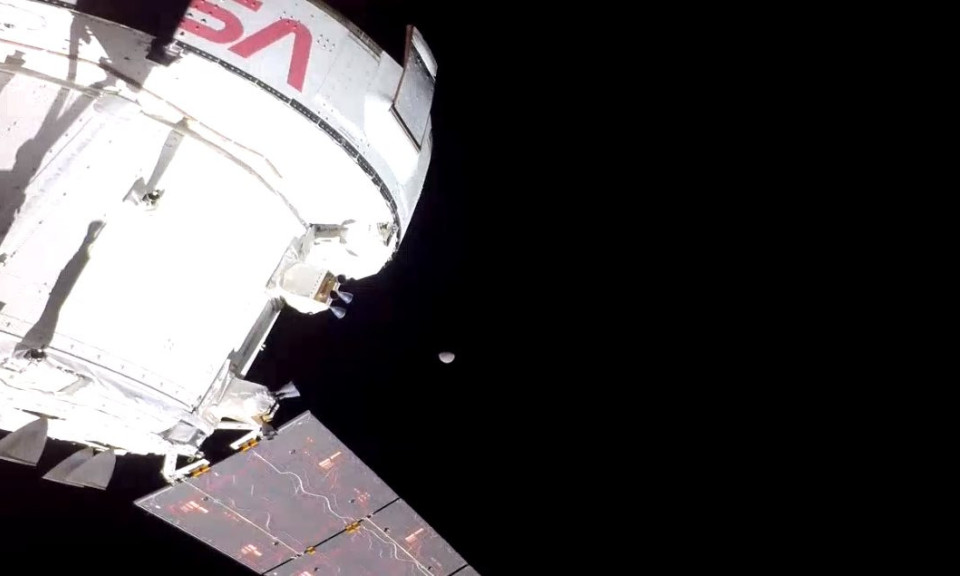 Tàu vũ trụ Orion của NASA chụp ảnh tuyệt đẹp về Mặt trăng