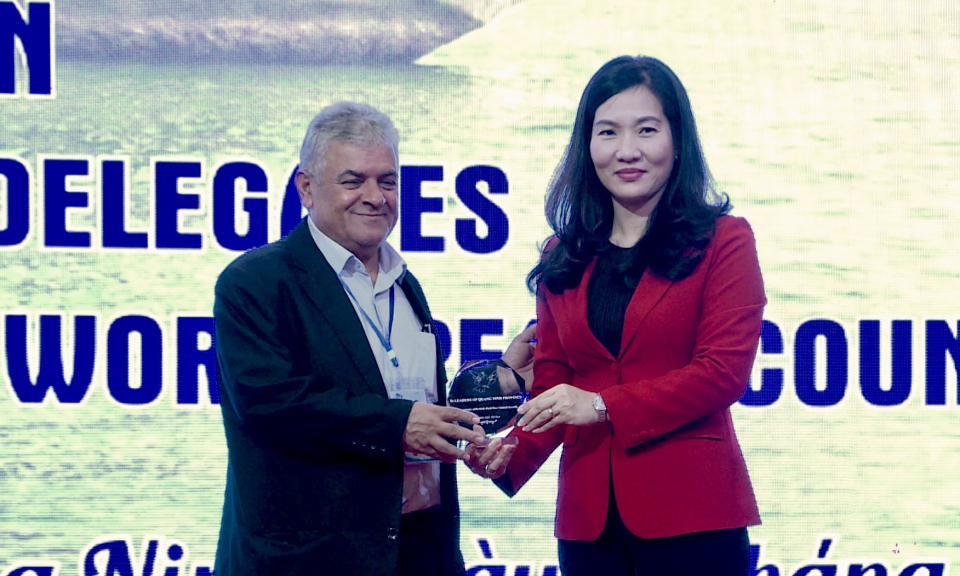 Lãnh đạo tỉnh tiếp Đoàn đại biểu quốc tế dự Đại hội lần thứ XXII Hội đồng Hòa bình thế giới