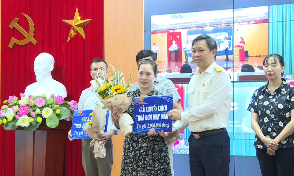 Lan tỏa thói quen tiêu dùng văn minh với chương trình "Hóa đơn may mắn"