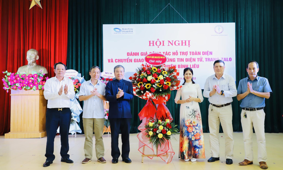 Hỗ trợ nâng cao chuyên môn, đẩy mạnh chất lượng y tế cơ sở