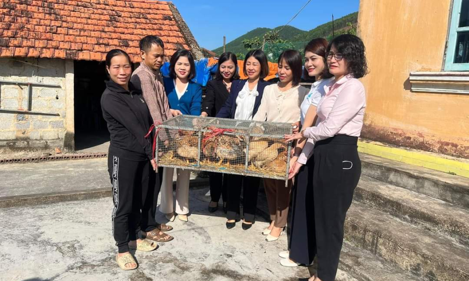 Hỗ trợ sinh kế cho phụ nữ nghèo, khó khăn