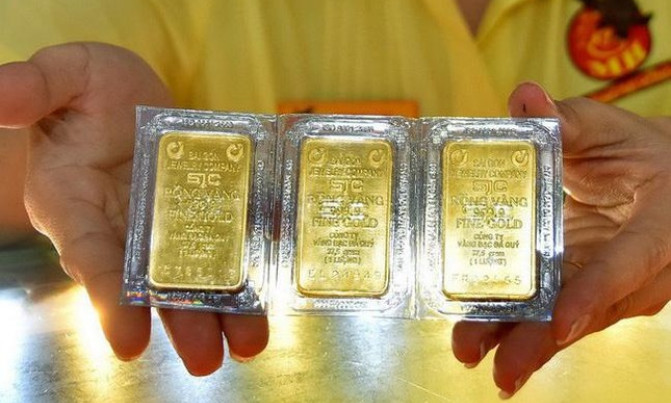 Giá vàng tiếp tục giảm mạnh