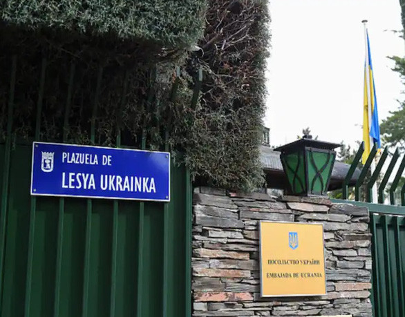 Bom thư nổ ở Đại sứ quán Ukraine tại Tây Ban Nha - Ảnh 1.