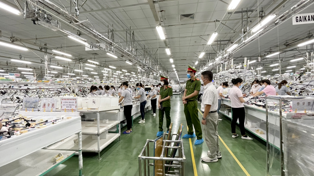 Kiểm tra hoạt động sản xuất tại Công ty TNHH Yazaki Hải Phòng Việt Nam tại Quảng Ninh (KCN Đông Mai).