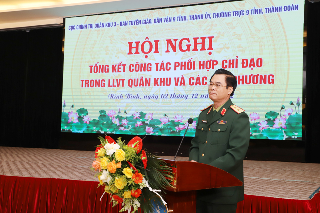 Trung tướng Nguyễn Quang Cường, Chính ủy Quân khu 3, phát biểu chỉ đạo tại hội nghị.