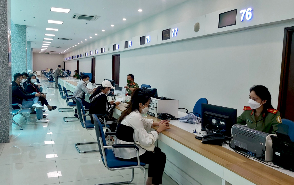 Các cơ quan, đơn vị giải quyết TTHC cho người dân, doanh nghiệp tại Trung tâm Phục vụ Hành chính công tỉnh.