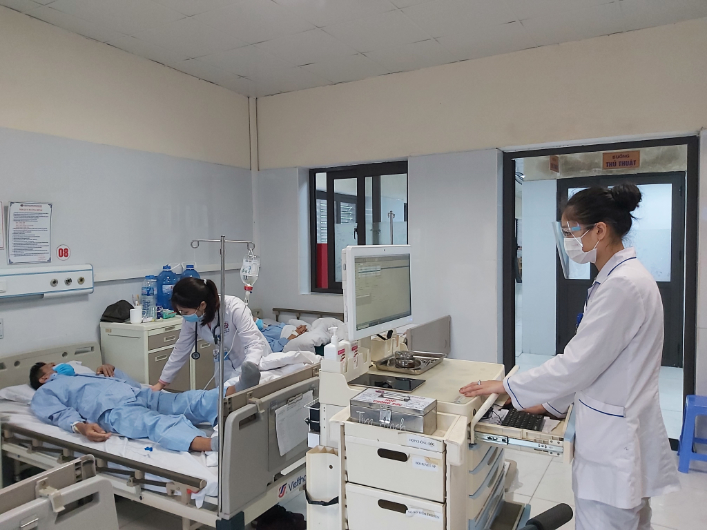 Bệnh viện Đa khoa tỉnh là một trong 3 bệnh viện thông minh của tỉnh. Với việc vận hành bệnh án điện tử, số hóa hồ sơ,  y tá nhận y lệnh, chỉ định thuốc của bác sĩ trên hệ thống xe tiêm tự động để cấp phát thuốc, chăm sóc bệnh nhân.