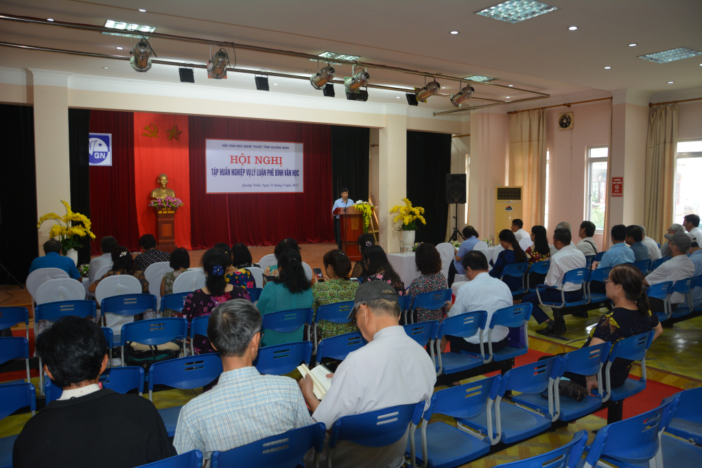 Hội nghị tập huấn nghiệp vụ lý luận phê bình văn học năm 2022 do Hội Văn học nghệ thuật Quảng Ninh tổ chức.