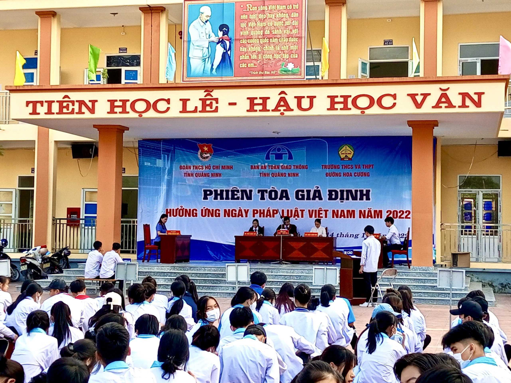 Các ngành chức năng huyện Hải Hà, tổ chức Phiên tòa giả định tại Trường THCS-THPT Đường Hoa Cương, xét xử giả định vụ án vi phạm pháp luật ATGT đường bộ. Hưởng ứng ngày pháp luật Việt Nam (9/11/2022).