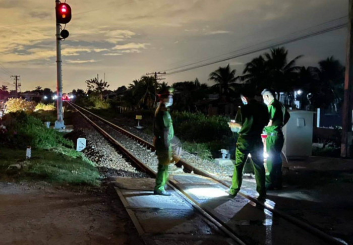 Bình Thuận: Xe máy đâm vào tàu hỏa, nam thanh niên tử vong thương tâm 1