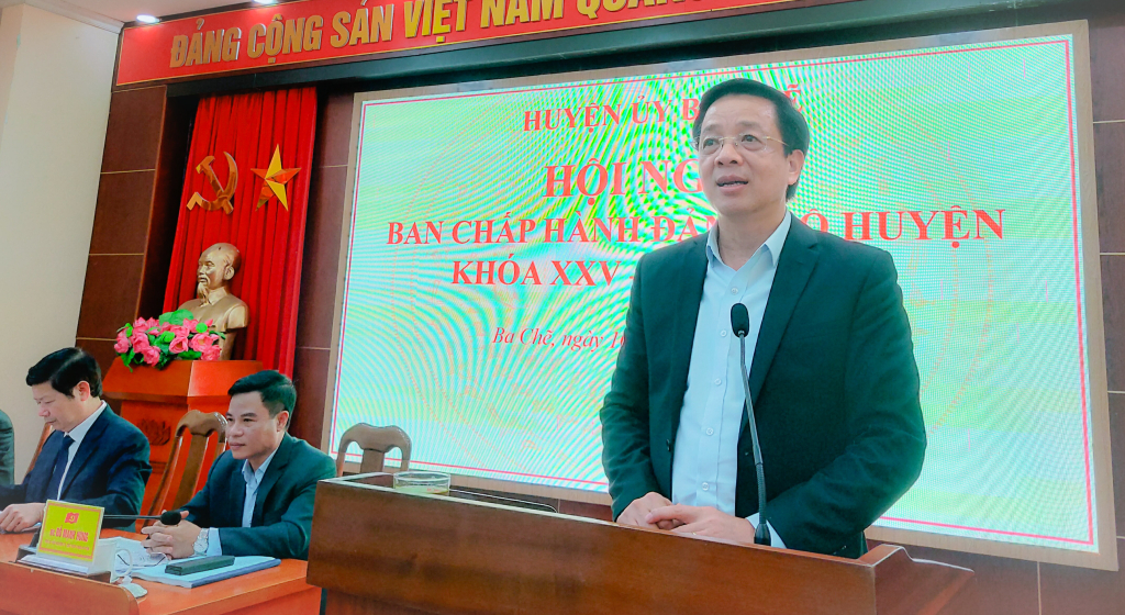 Đồng chí Nguyễn Văn Hồi- Trưởng Ban Dân vận Tỉnh ủy, Chủ tịch UB MTTQ tỉnh phát biểu chỉ đạo hội nghị.