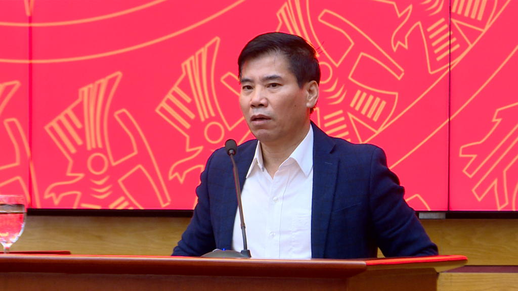 Đồng chí Trương Công Ngàn, Phó trưởng ban Thường trực Ban Tuyên giáo tỉnh ủy phát biểu tại hội nghị.