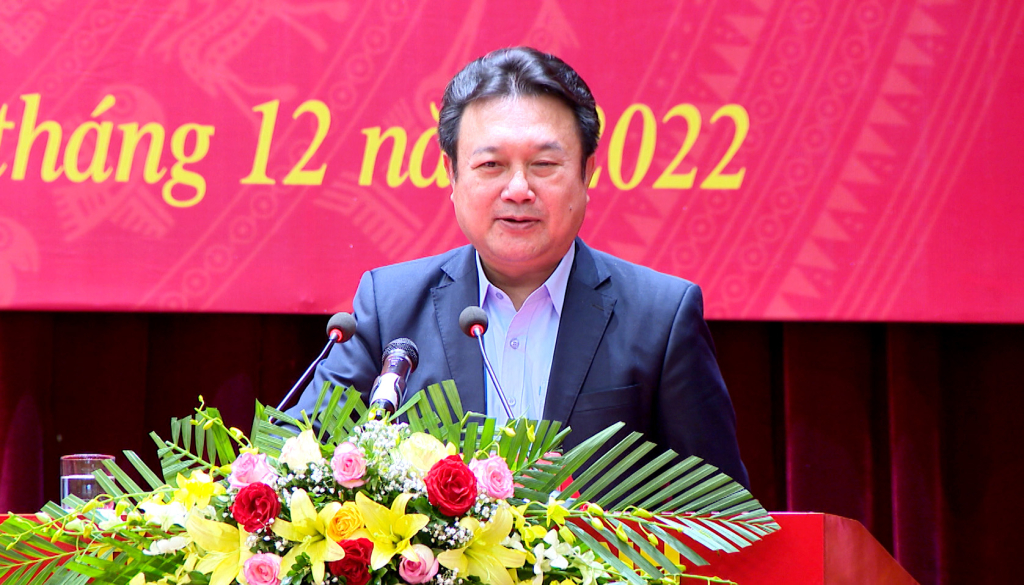 Đồng chí Nguyễn Đức Thành, Chủ nhiệm Ủy ban Kiểm tra Tỉnh ủy báo cáo tại hội nghị.