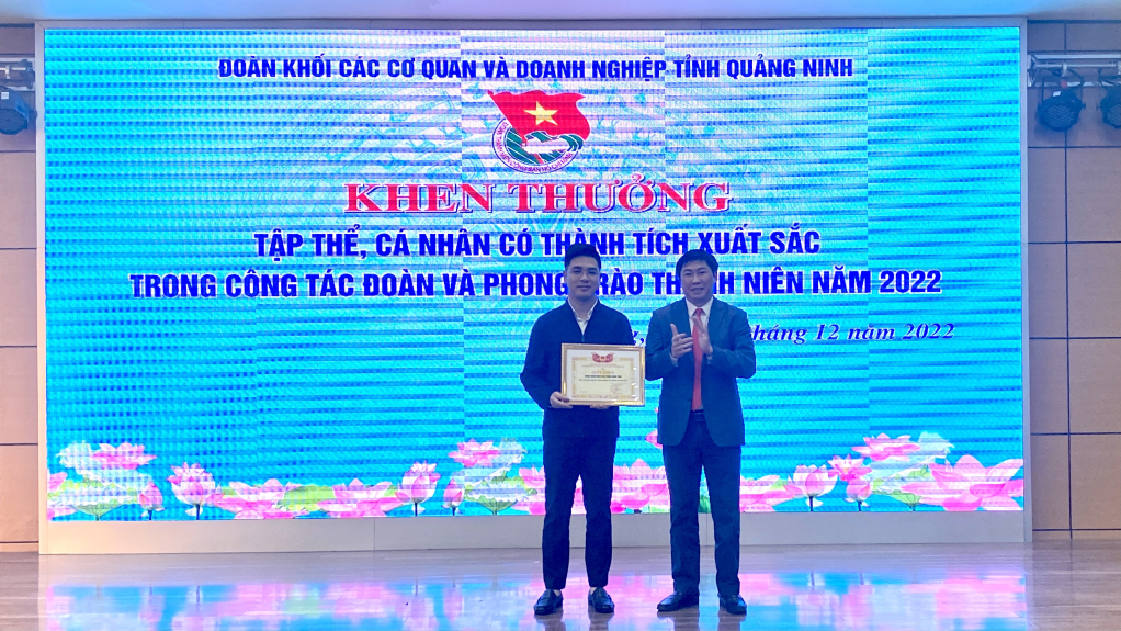 Đoàn Thanh niên Văn phòng Ủy ban nhân dân tỉnh có thành tích dẫn đầu Đoàn Khối Các Cơ quan và Doanh nghiệp tỉnh Quangt Ninh.