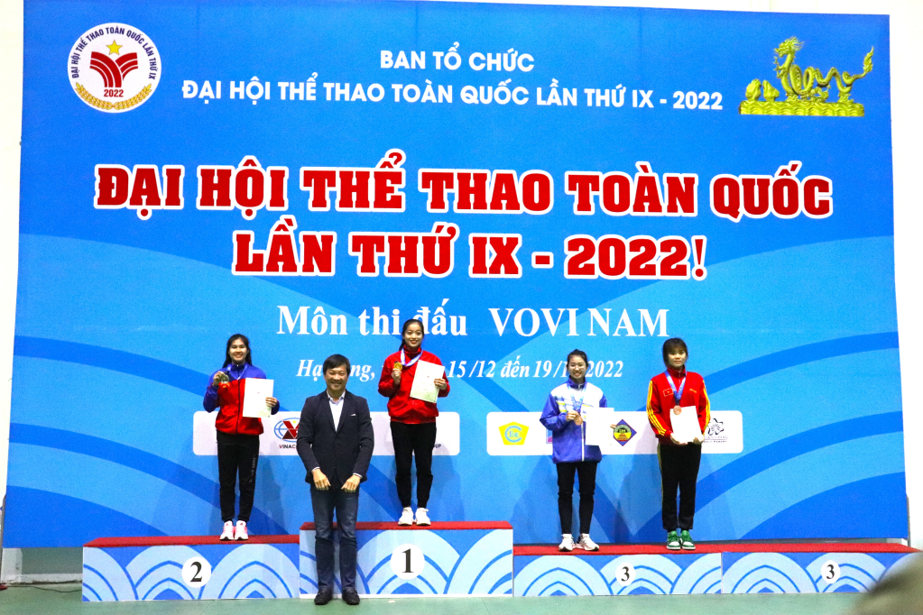 Ban Tổ chức cũng trao huy chương cho các vận động viên môn Vovinam. 