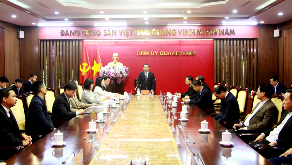 Đồng chí Nguyễn Xuân Ký, Ủy viên Trung ương Đảng, Bí thư Tỉnh ủy, Chủ tịch HĐND tỉnh, đã gặp mặt các linh mục phụ trách các Giáo xứ, Giáo hạt trên địa bàn tỉnh.
