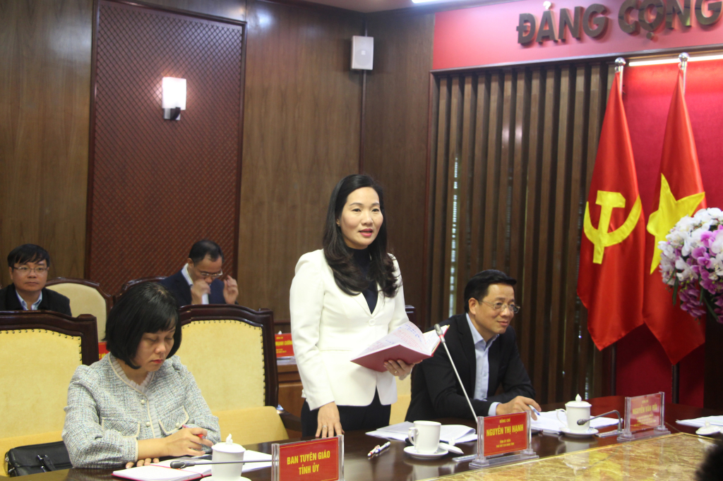 Đồng chí Nguyễn Thị Hạnh, Phó Chủ tịch UBND tỉnh, phát biểu tại buổi gặp mặt.
