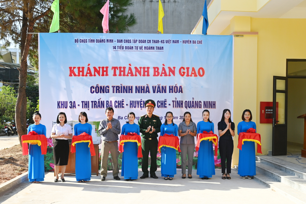 Bộ CHQS tỉnh Quảng Ninh phối hợp với Ban CHQS Tập đoàn Công nghiệp Than - Khoáng sản Việt Nam, huyện Ba Chẽ tổ chức khánh thành, bàn giao Nhà văn hóa khu phố 3A, thị trấn Ba Chẽ.