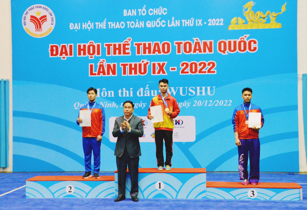 VĐV Vũ Văn Tuấn mang Huy chương vàng về cho Wushu Quảng Ninh.