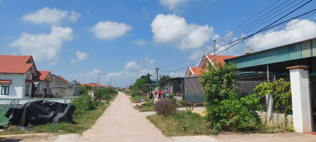 Kiến nghị của cử tri về việc cấp giấy chứng nhận quyền sử dụng đất đối với người dân khu Thoi Phi, Xã Vạn Ninh đang được TP Móng Cái khẩn trương giải quyết dứt điểm. 