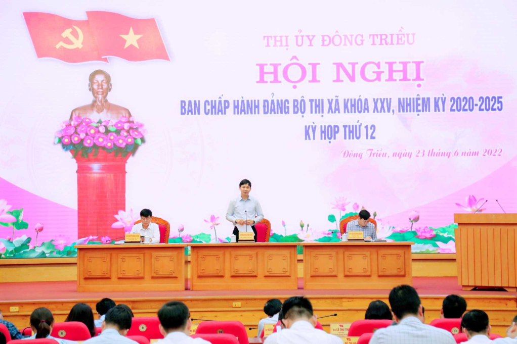 Ban Chấp hành Đảng bộ thị xã Đông Triều khóa XXV, nhiệm kỳ 2020-2025 tổ chức kỳ họp thứ 12, tháng 6/2022.