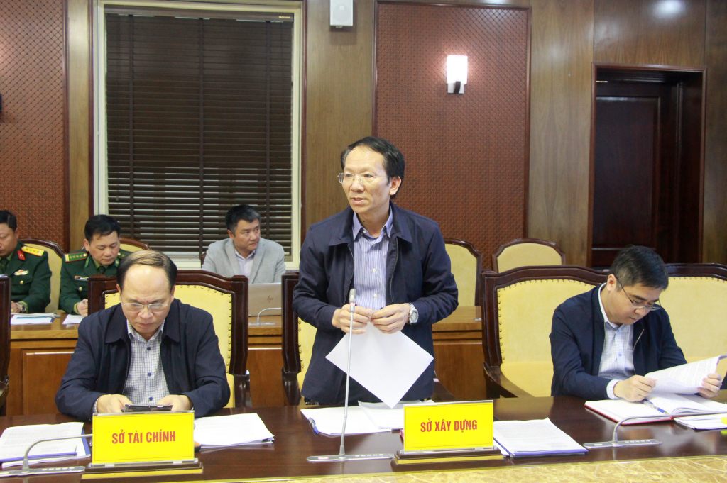 Giám đốc Sở Xây dựng trình bày đồ án quy hoạch vùng huyện Tiên Yên đến năm 2040, tầm nhìn đến năm 2050.