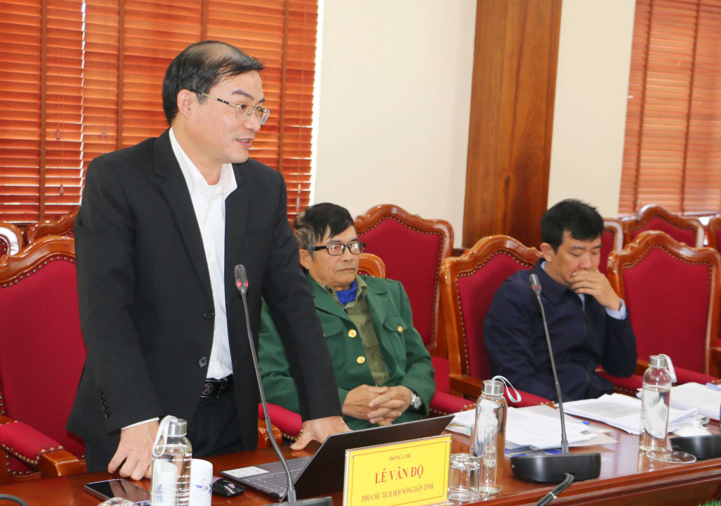 Đại diện Hội Nông dân tỉnh tham gia ý kiến tại buổi đối thoại giải quyết kiến nghị của công dân trên địa bàn huyện Cô Tô. Ảnh: Hoàng Phương (Trung tâm TT-VH Cô Tô)