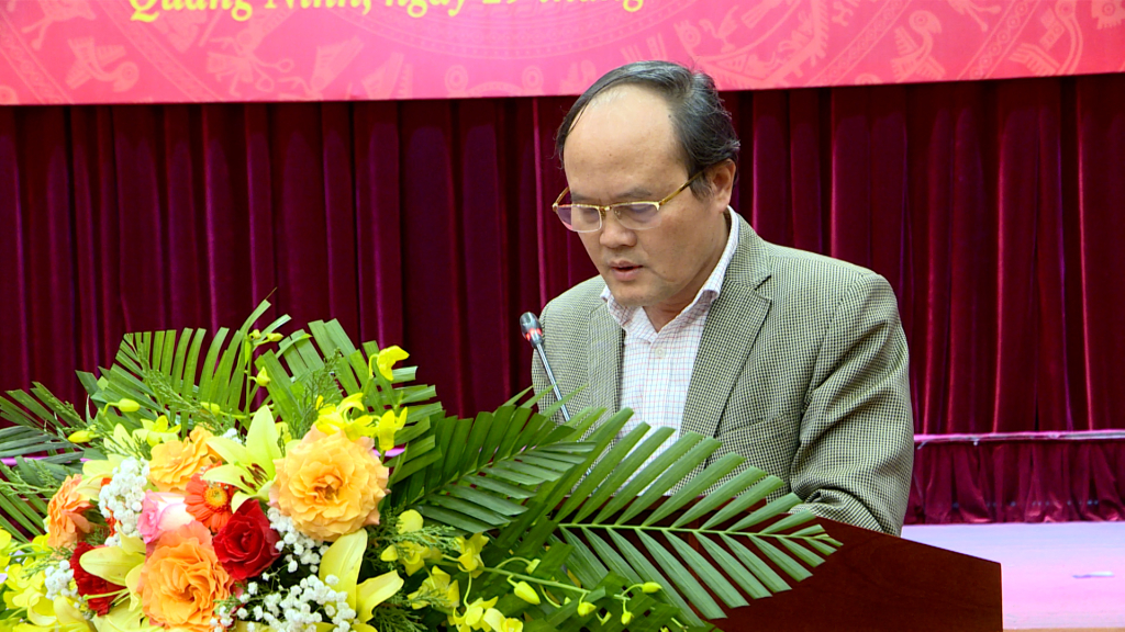 Giám đốc Sở GTVT Hoàng Quang Hải, Phó trưởng ban Thường trực Ban ATGT tỉnh báo cáo tại hội nghị.