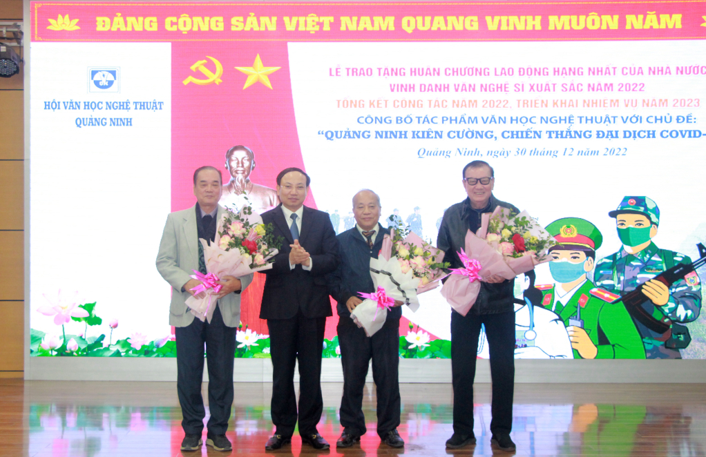 Nhà thơ Trần Nhuận Minh, nhạc sỹ Đỗ Hòa An và nhạc sỹ Lê Đăng Vệ được vinh danh là 3 văn nghệ sỹ xuất sắc năm 2022.