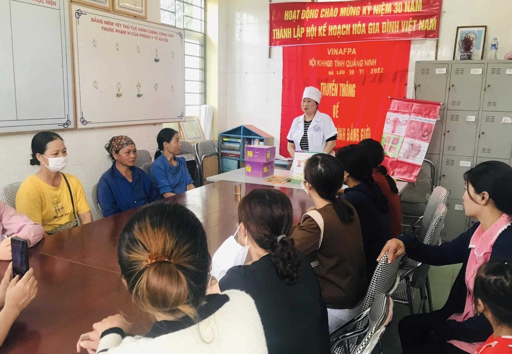 Hội KHHGĐ tỉnh truyền thông tư vấn sức khỏe sinh sản, KHHGĐ cho phụ nữ các xã vùng cao Đại Dực, Hà Lâu của huyện Tiên Yên.