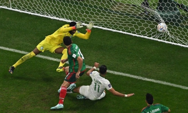 Saudi Arabia dắt tay Mexico rời World Cup