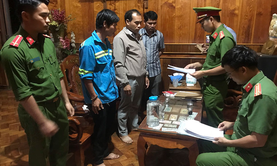 Khởi tố phó Chủ tịch huyện cùng 3 đồng phạm cấp 65 sổ đỏ trái quy định