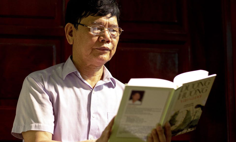 Nhà văn Dương Hướng: "Tôi dốc hết tâm huyết để viết cuốn tiểu thuyết về biển đảo" 