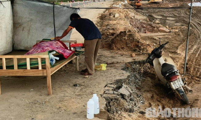Đi xe máy gần đường đang thi công, người đàn ông ngã tử vong tại chỗ