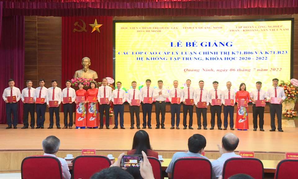 Xây dựng bản lĩnh chính trị vững vàng cho cán bộ, đảng viên
