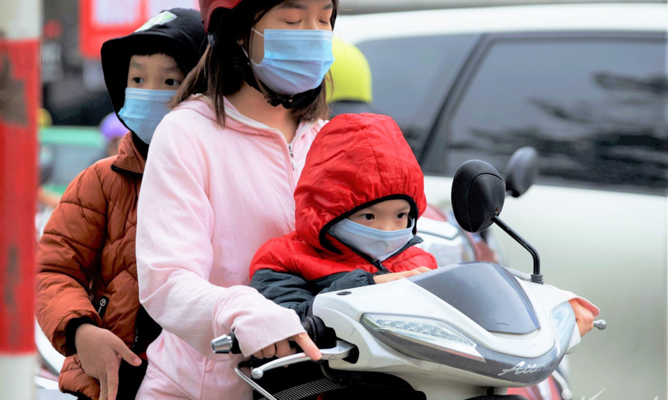Nguyên tắc ‘4 ấm, 1 lạnh’ phòng bệnh cho trẻ mùa đông của bác sĩ nhi khoa