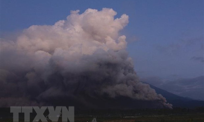 Núi lửa Semeru phun trào, Indonesia nâng cảnh báo lên mức cao nhất