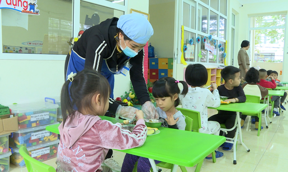 Kiểm soát chặt chẽ bữa ăn bán trú