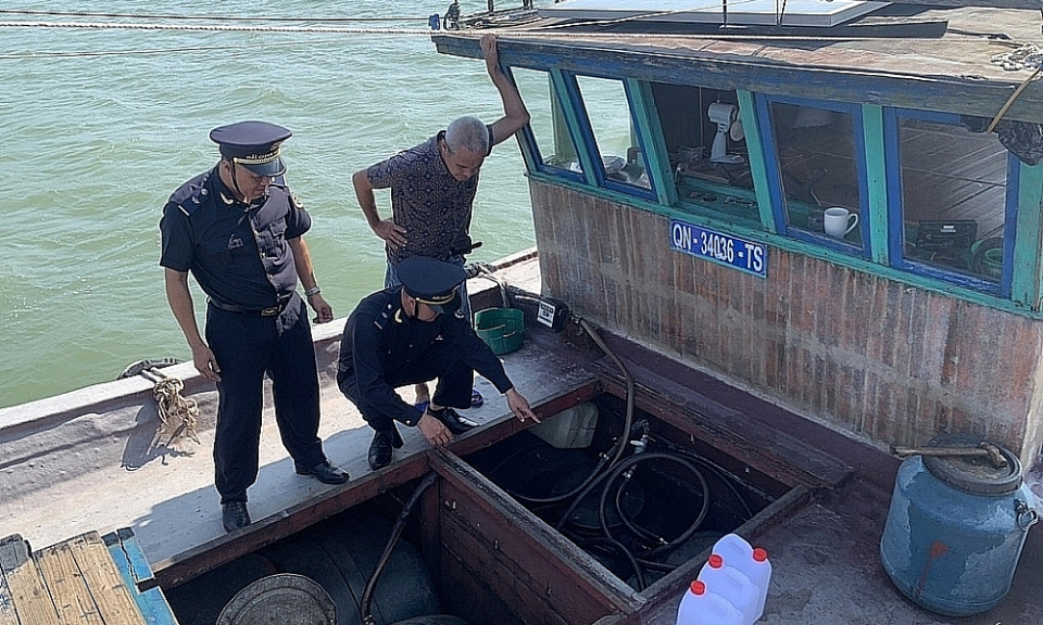 Ngăn chặn buôn lậu trên biển