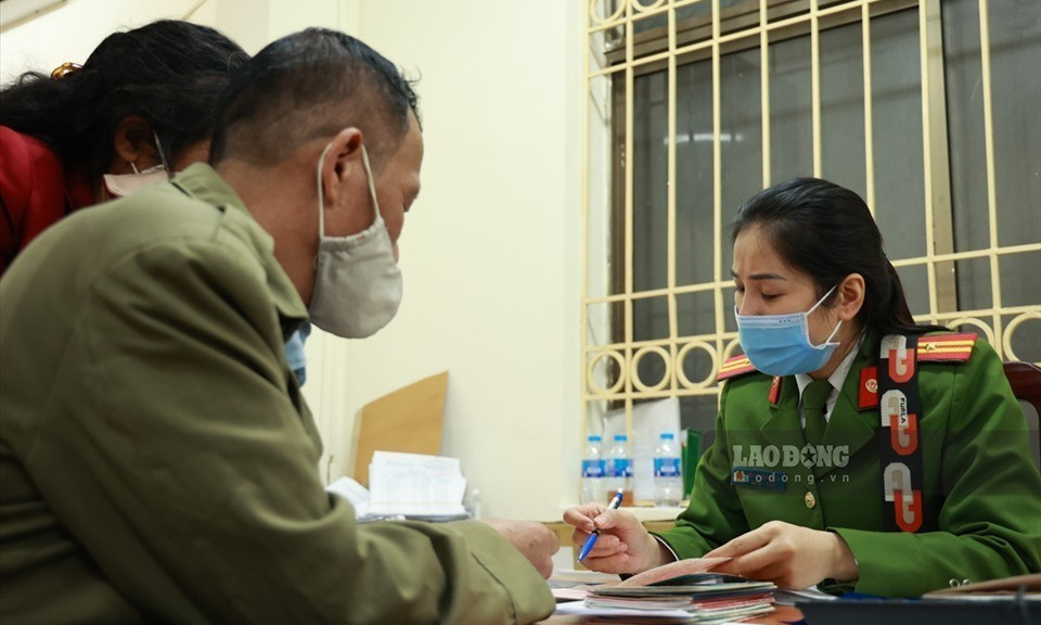 Người dân cần làm gì khi sổ hộ khẩu sắp bị "khai tử" vào năm 2023?