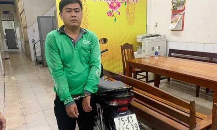 Bắt đối tượng đâm tài xế xe ôm cướp tài sản