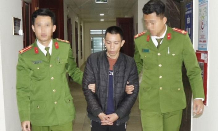 Bắt quả tang đối tượng vận chuyển 8 bánh heroin từ Lào về Nghệ An