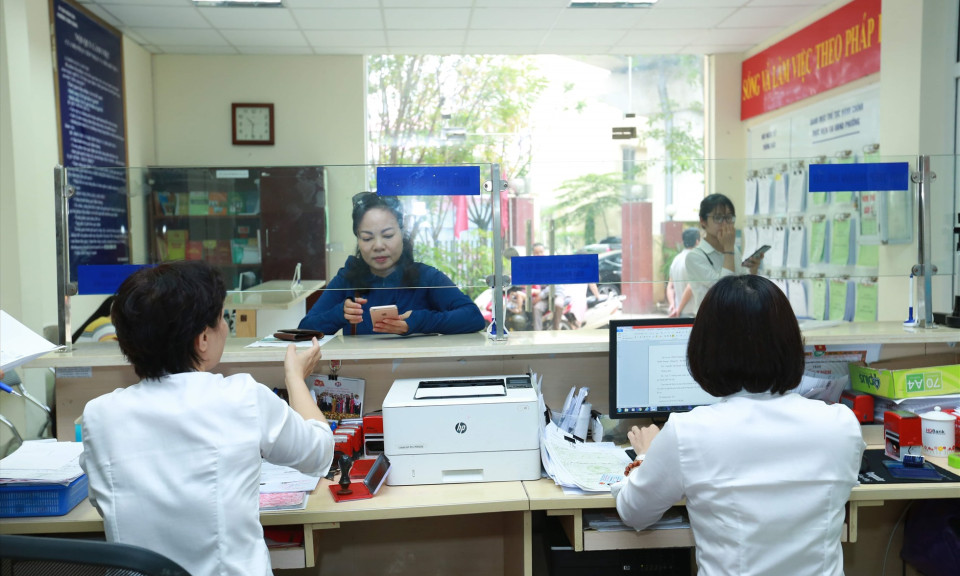 Công chức lãnh đạo, quản lý được luân chuyển hưởng chế độ gì?