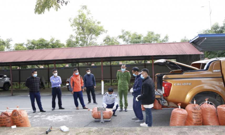 Bắt một Phó giám đốc doanh nghiệp vận chuyển hơn 1 tấn chất độc xyanua