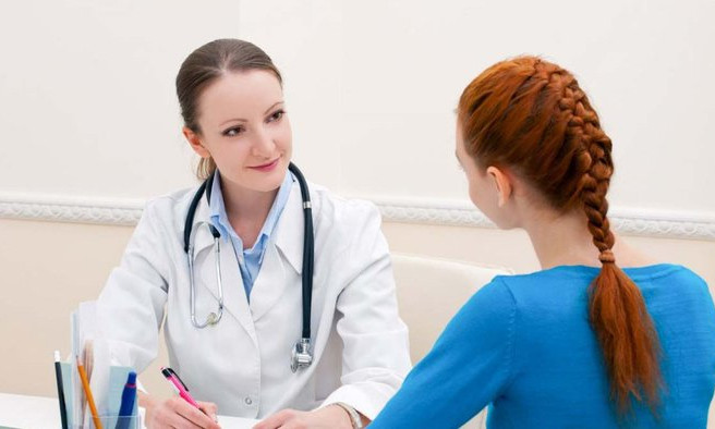 Nên làm gì khi bị liệt mặt, méo miệng do trời lạnh?