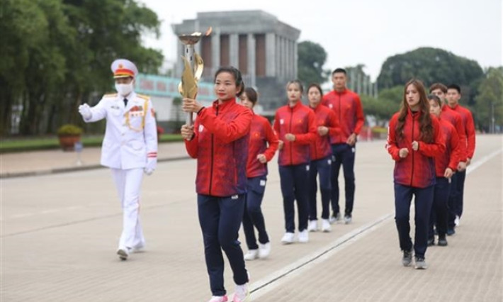 Torch relay starts from Hà Nội to Quảng Ninh for National Sports Games