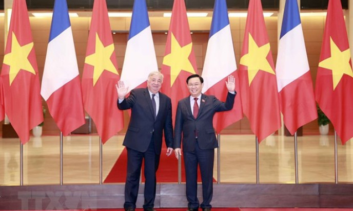 Chủ tịch Quốc hội đón và hội đàm với Chủ tịch Thượng viện Pháp